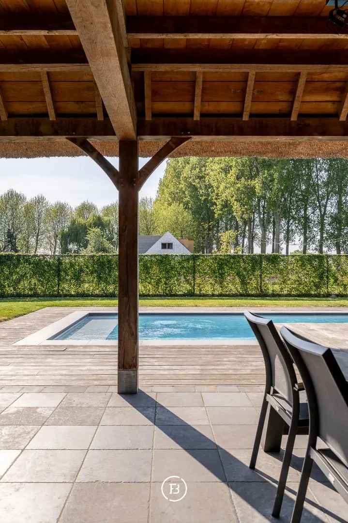 Huis te koop: tijdloze villa met zwembad en poolhouse
