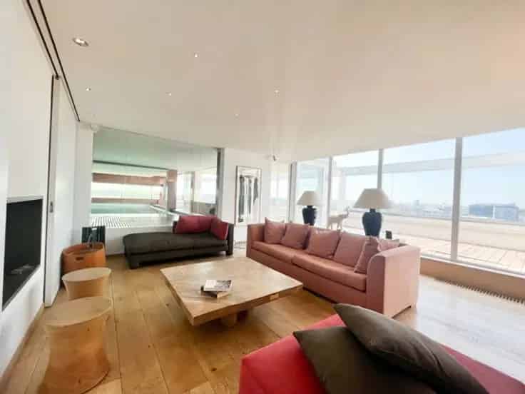 Penthouse Te Koop Brussel: Uniek Duplex met Binnenzwembad