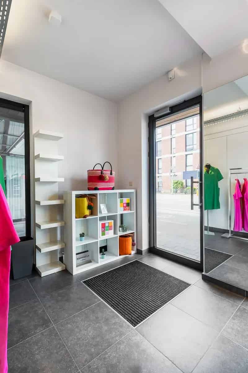 Commercieel Gelijkvloers Met Garage Sint Antonius