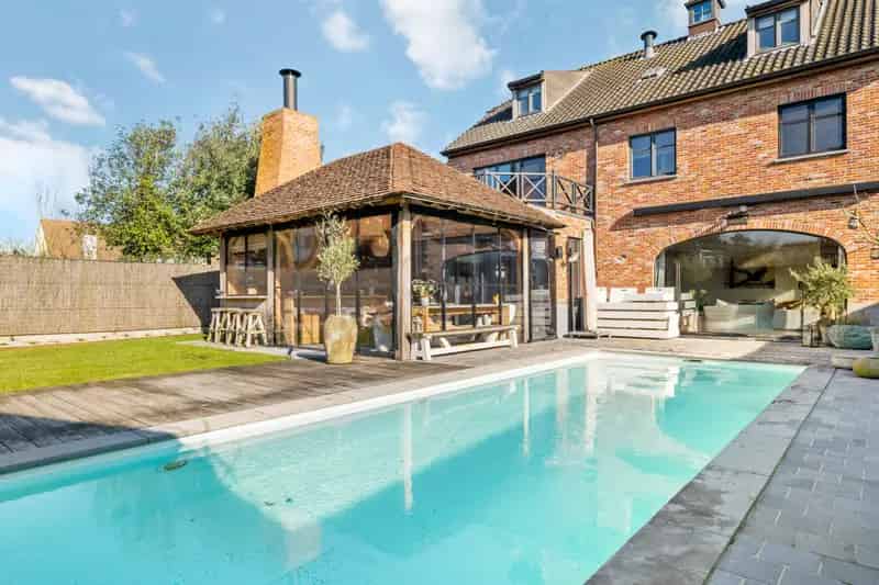 Recente Villa te Koop met Zwembad en Zuidwesttuin