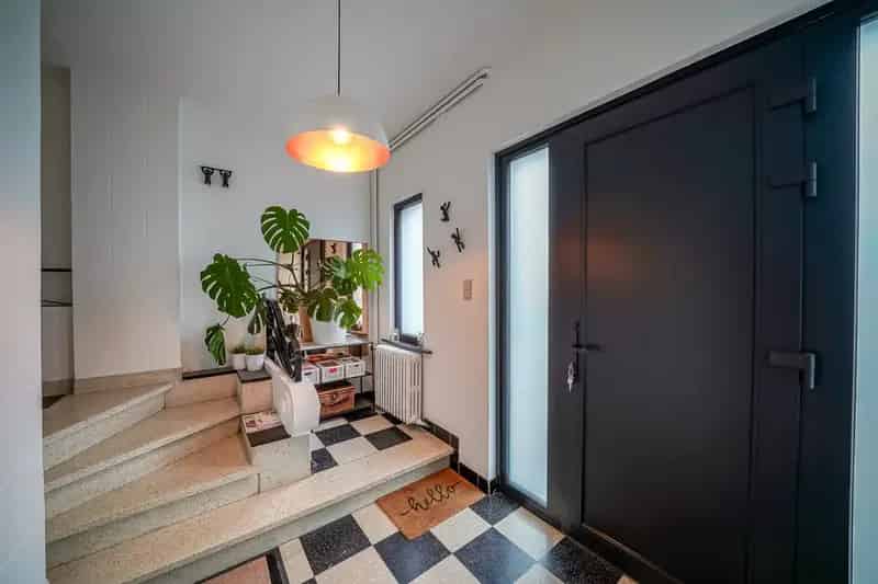 Instapklare Hoekwoning 4 Slaapkamers 4 Garages