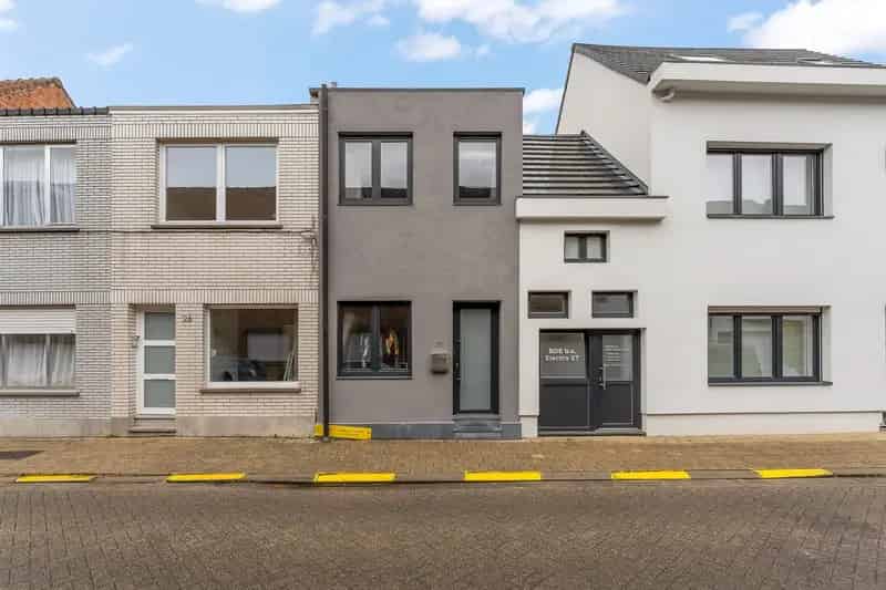 Te renoveren woning met 3 slaapkamers