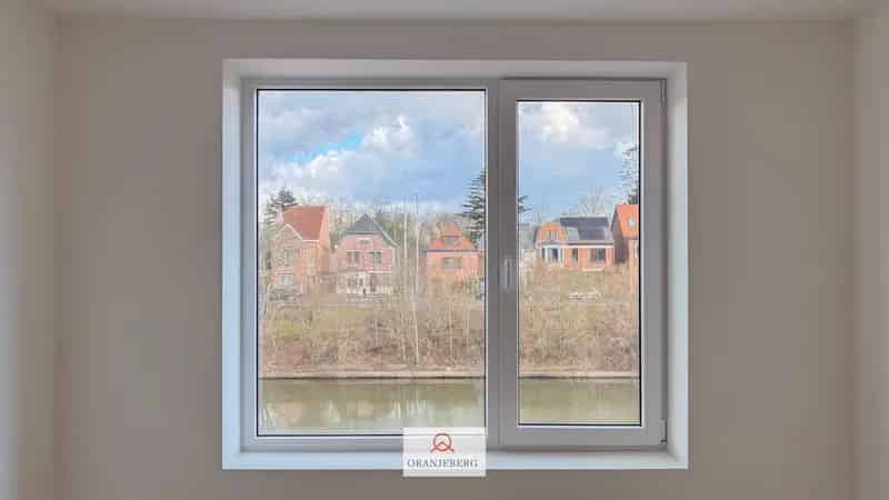 Nieuwbouwwoning 3 slaapkamers tuin water groene oase