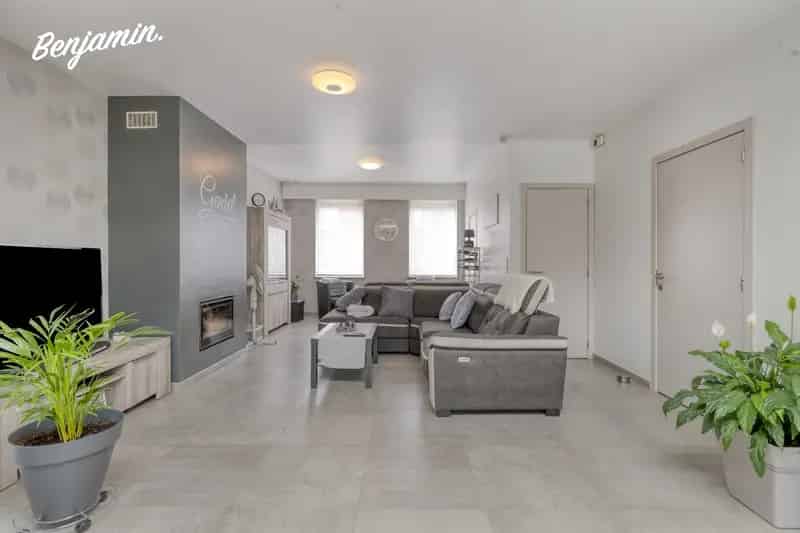 Rijwoning te Menen 3 slaapkamers 2 badkamers gerenoveerd