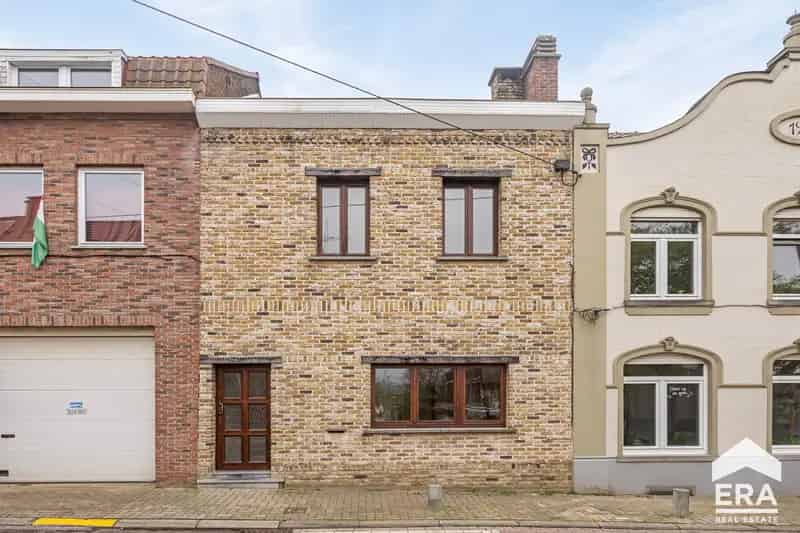 Gerenoveerde woning 4 slaapkamers tuin en garage te huur
