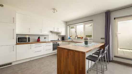 Moderne duplex met 3-4 slpks, 2 terrassen, 2 badk en stnplts