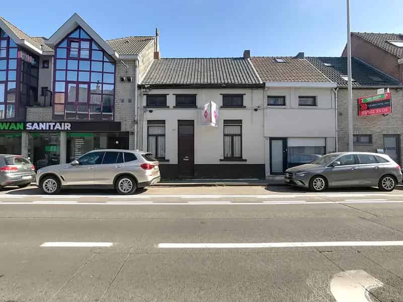 Te renoveren huis met grote tuin in Beveren