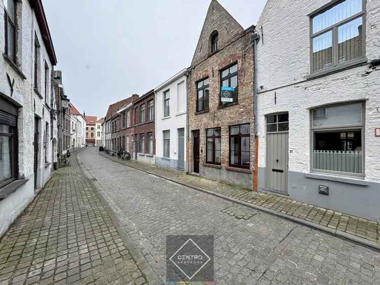 Te koop charmante burgerwoning in Brugge met 3 slaapkamers en tuin