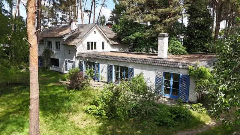 Te renoveren villa 375m² op 48 are met 7 slaapkamers
