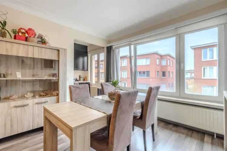 Instapklaar en energiezuinig 2 slaapkamer appartement (72m²) met veranda op top locatie