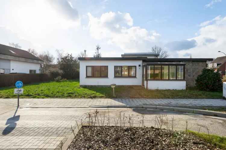 Charmante Laagbouw te Hove 211m² 2 slaapkamers Atelier
