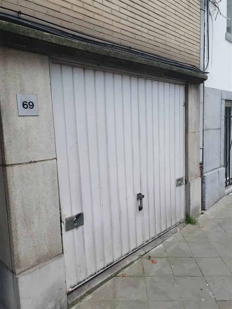 Garage te Koop Ixelles 15m2 Verhuurd 150 Euro