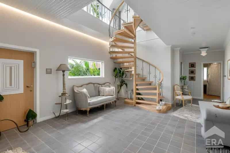 Ruime Villa 5 Slaapkamers Rustige Wijk