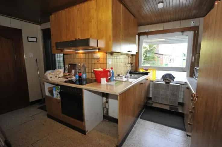 Te renoveren gezinswoning met 4 slaapkamers en garage