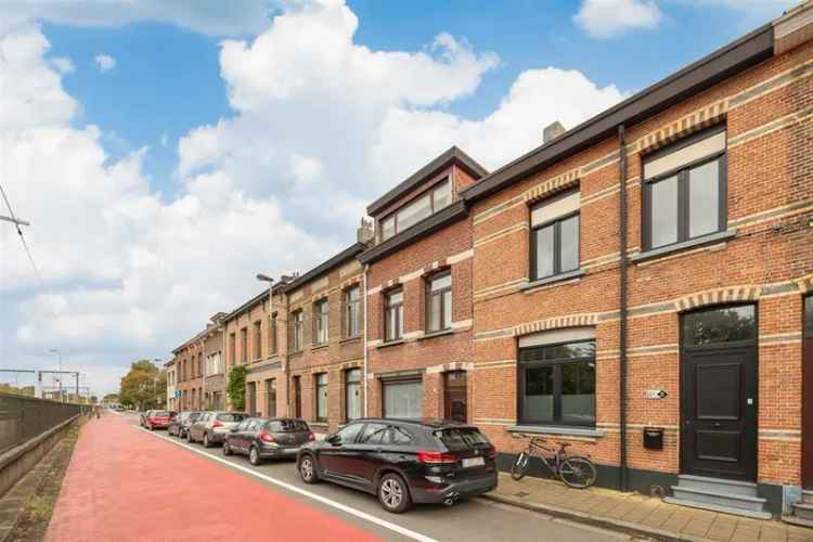 Huis te koop in Kapellen met oneindig potentieel en modernisering