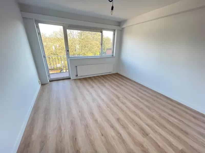 Gerenoveerd Appartement te Brasschaat Nabij Park