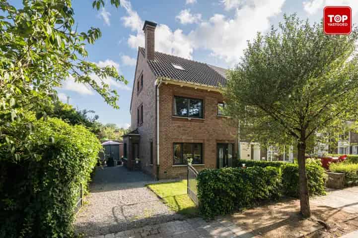 Huis te koop in Wondelgem: karaktervolle halfopen woning