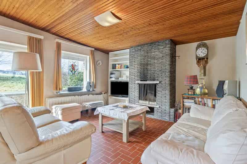 Te renoveren 4 gevelwoning met 4 slaapkamers en ruime tuin