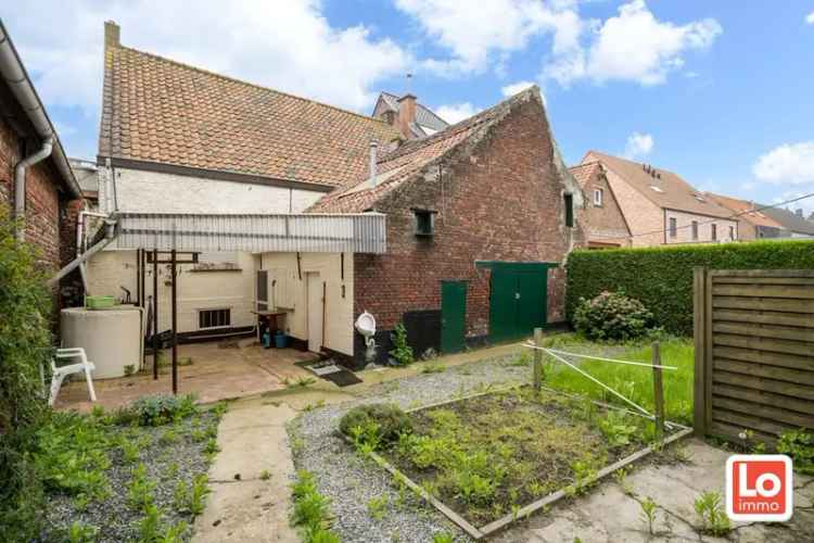 Af te breken woning op een goed bereikbare locatie in hartje Desteldonk nabij Gent!