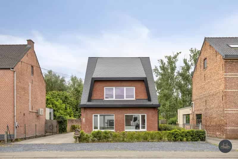 Gerenoveerde Huis te Huur Nabij Scholen en Winkels