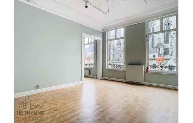 Huur 2 slaapkamer appartement van 155 m² in Brussels