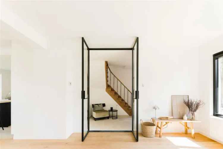 Exclusieve charmevilla op 800m², gerenoveerd, 4 slpk 3 bk