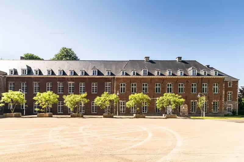 Kantoorruimte te huur Dilbeek 600m² nabij R0 E40