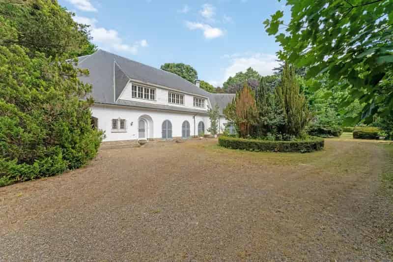 Huis te koop Hove: Renovatieproject villa 523m² op 4,2ha