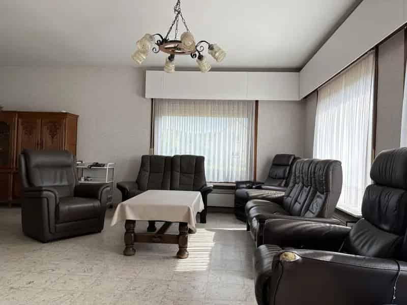 Te renoveren gelijkvloerse woning groene omgeving