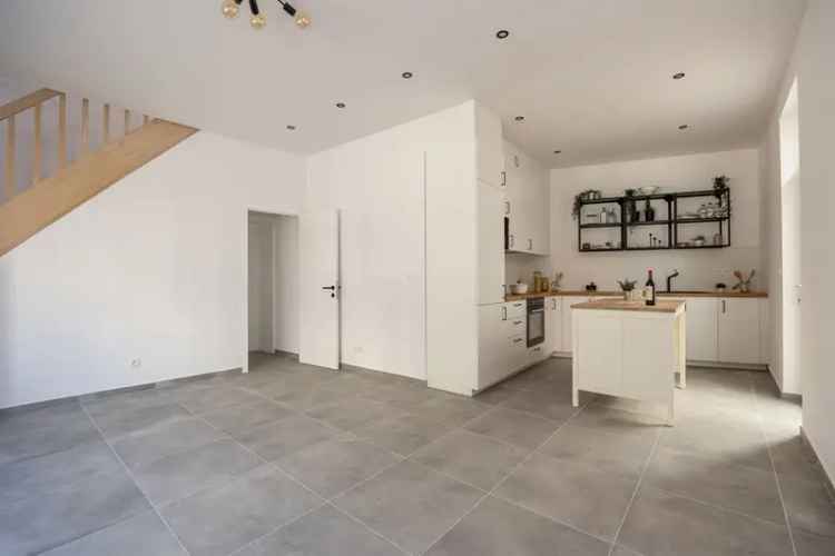 Energiezuinige Woning met Praktijk en 3 Slaapkamers