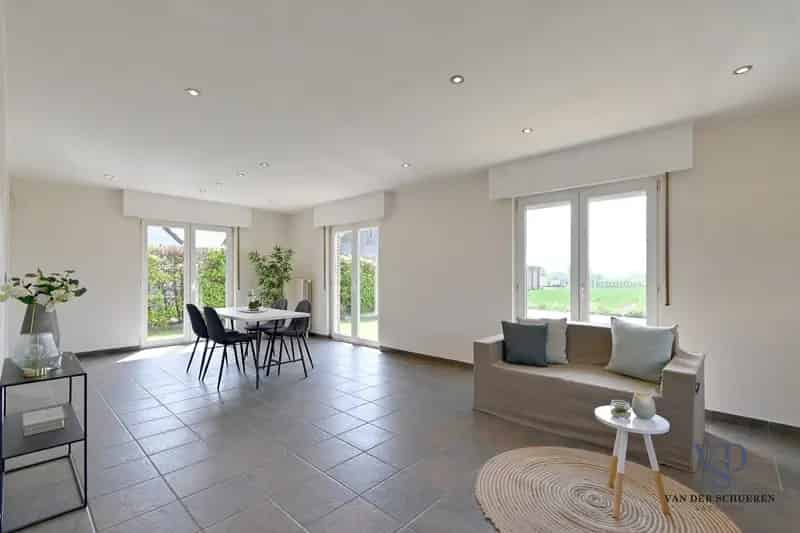 Bungalow woning met afzonderlijke garage