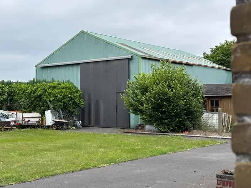 Te renoveren woning Nazareth met magazijn, tuinhuis en garage