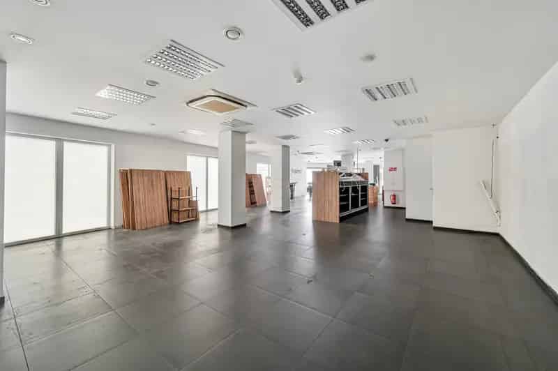 Groot afgewerkt handelspand op toplocatie