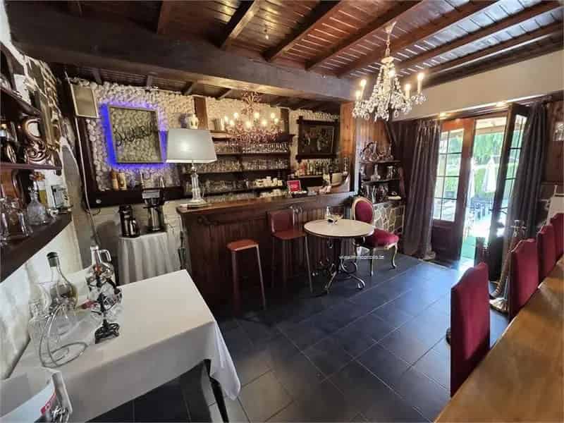 Handelspand te Koop Rebaix: Restaurant Hotel Feestzaal 7 slaapkamers