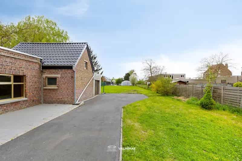 Driegevelwoning met garage en grote tuin