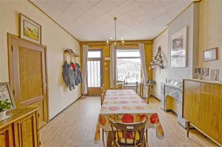 Huis Te Koop Ham-sur-Sambre: Ruime gezinswoning met veel potentieel