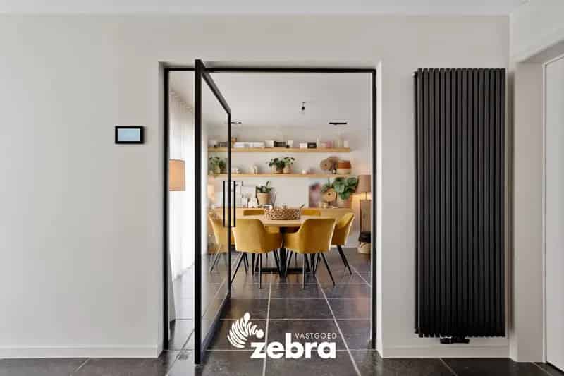 Huis te koop Oostrozebeke: Instapklare woning met ruime loods