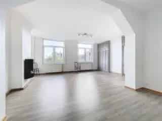Triplex te Koop Ukkel - Ruime Duplex met 2 slaapkamers