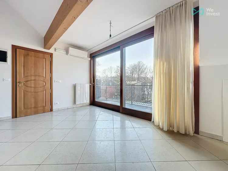 Penthouse huren met 1 slaapkamer in Ixelles met terras en centrale ligging