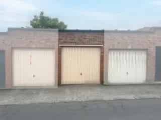 Garagebox te Koop Moeskroen 12m² Rustige Straat