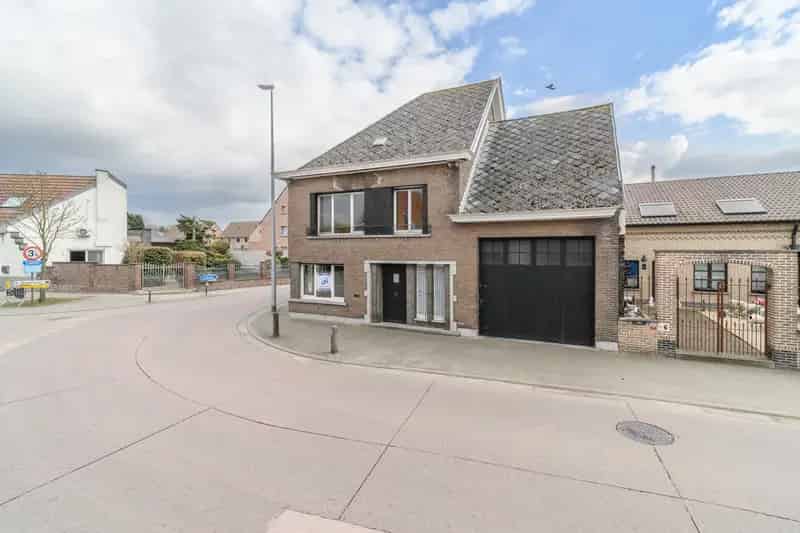 Huis te koop in Wieze: Ruime hoekwoning nabij Dendermonde en Aalst