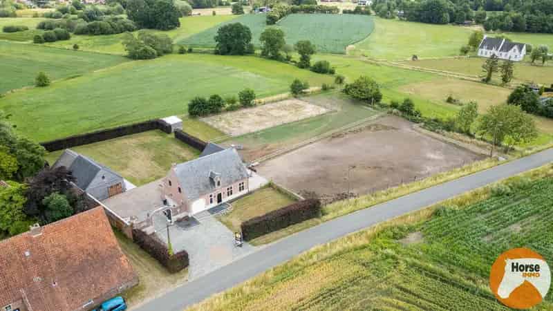 Huis te huur Putte: Instapklare woning met bijgebouw en paardenstallen