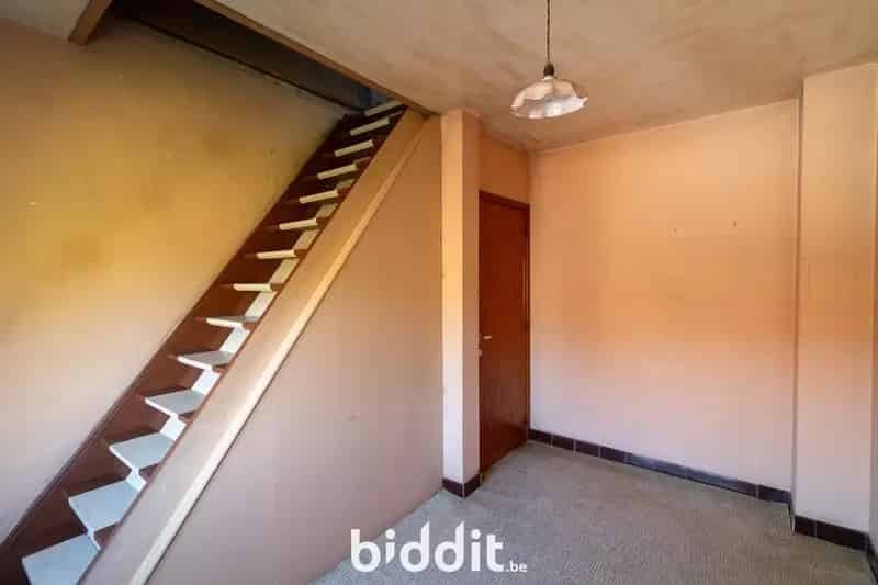 Te renoveren huis met 10415m² grond