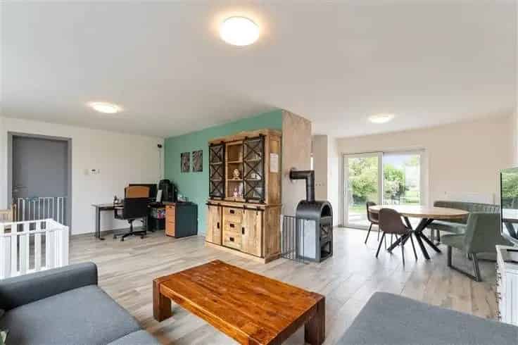 Huis Te Koop Neeroeteren - Instapklare woning met 3 slaapkamers en tuin