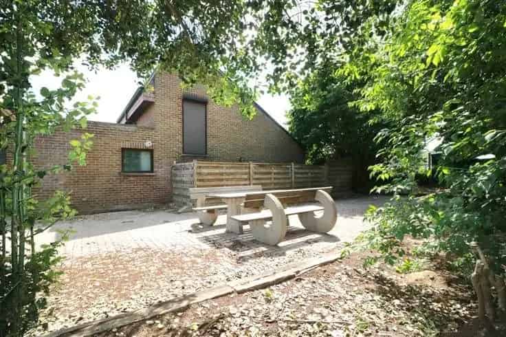 Huis Te Koop Ruime woning 4 slaapkamers Praktijkruimte Garage