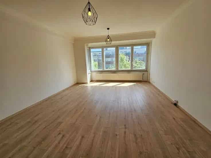 Studio Te Koop Winston Churchill gerenoveerd appartement