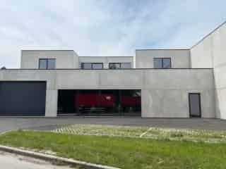 Handelspand te Koop Zedelgem - KMO Unit met Appartement en Terras