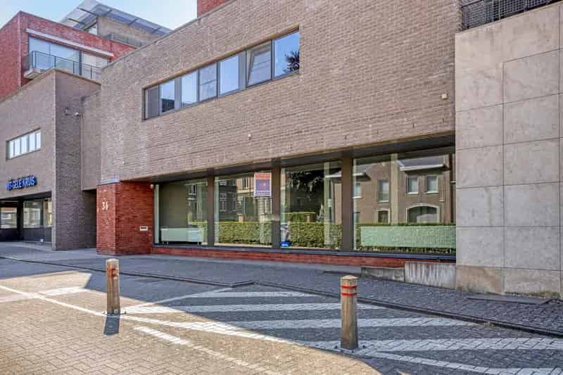 Kantoor- of Winkelruimte met Opslag