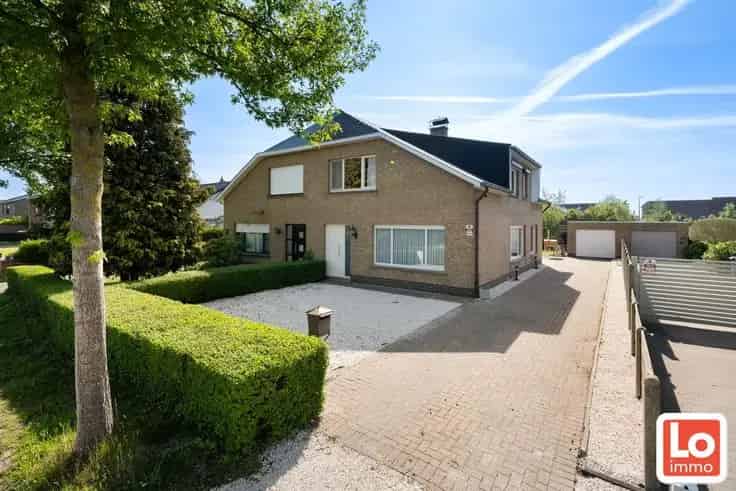 Huis Te Koop: Instapklare woning met garage en tuin