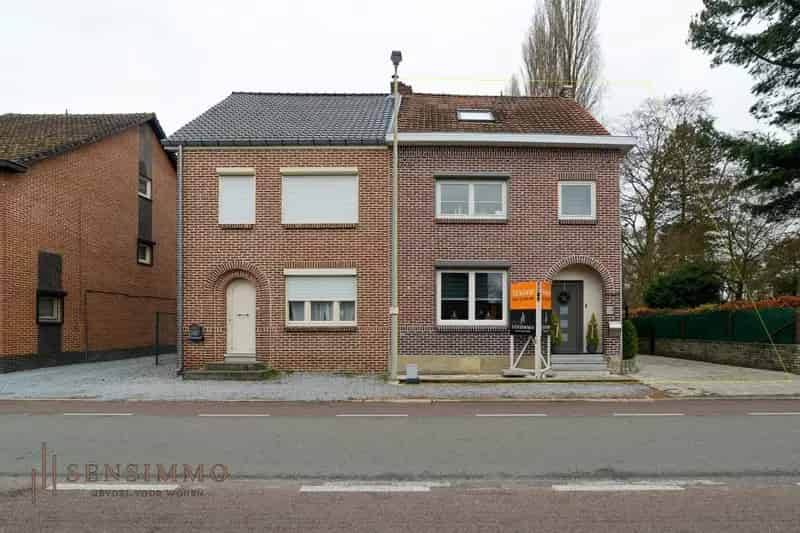 Instapklare halfopen bebouwing 4 slaapkamers Dilsen-Stokkem